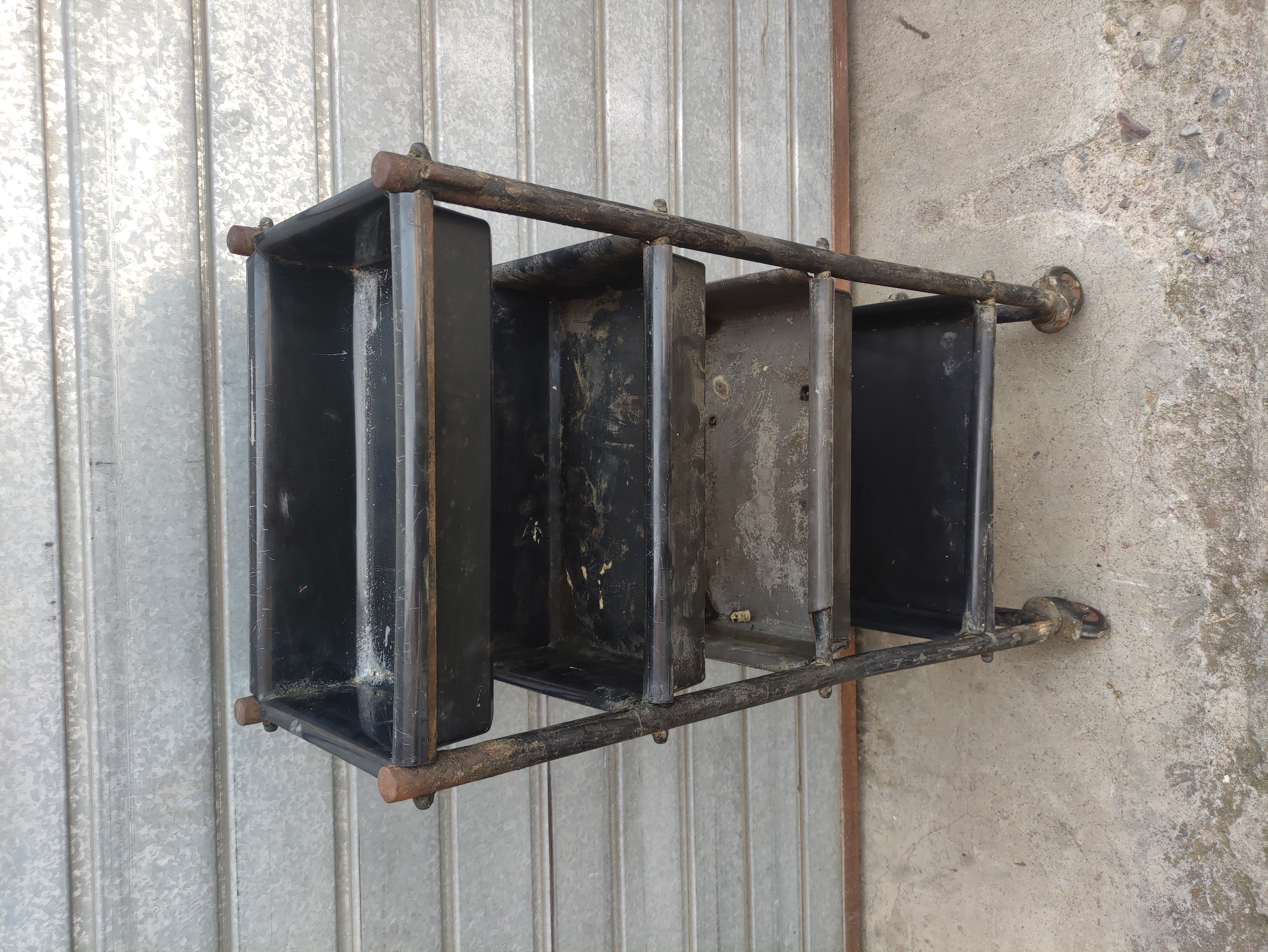 carrito auxiliar peluqueria taller plast met 86x35x23.5 1u